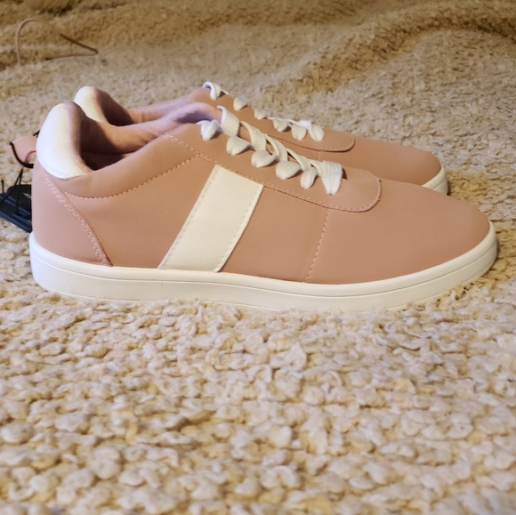 NWT! WOMEN'S FASHION SNEAKERS BLUSH PINK WHITE SIZE 9 - Picture 1 of 5